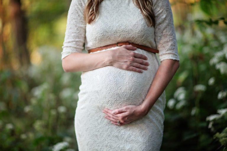 Sukienki ciążowe – moda ciążowa
